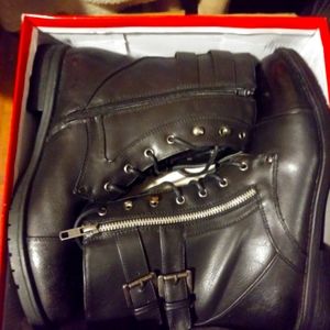 BLACK COMBAT BOOTS